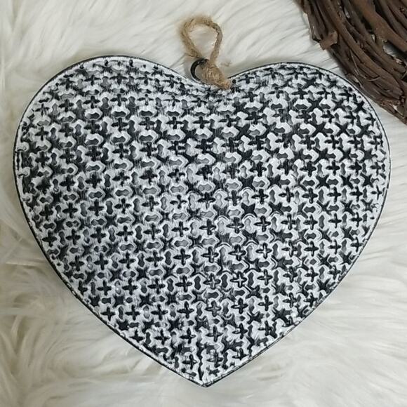 Rustic Small Wall Decor wreath and Heart - Picture 2 of 5